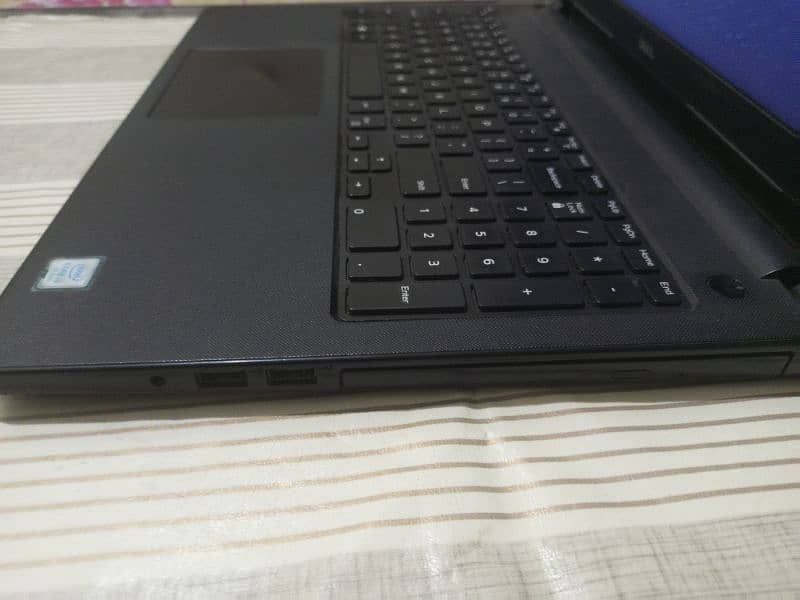 Dell 5566 touch laptop 7th gen win 10 SSD 256gb 4