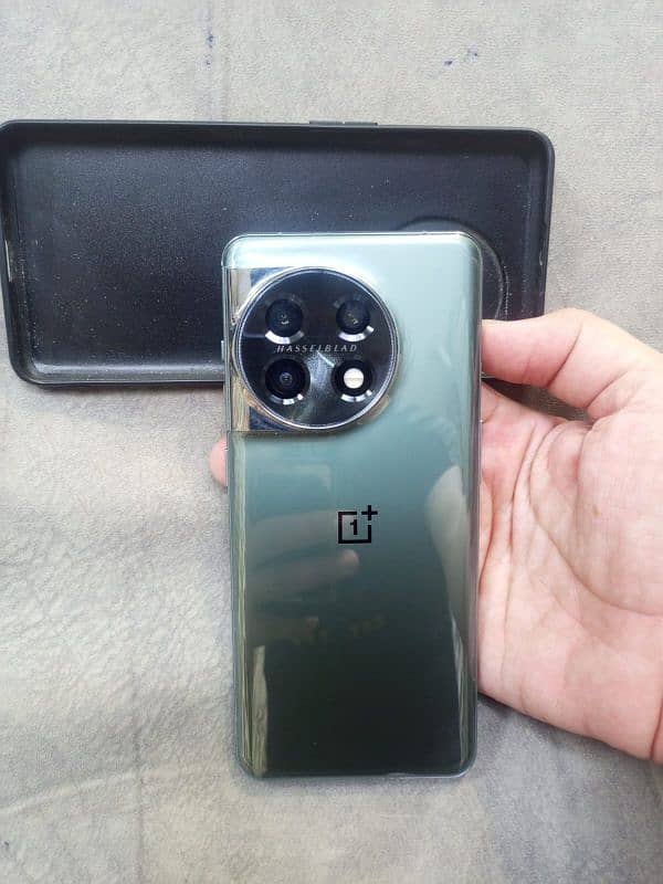 one plus 11 dual green colour 1