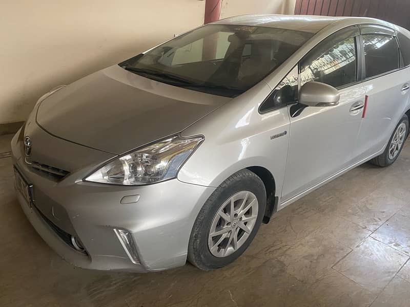 Toyota Prius Alpha 2014 3