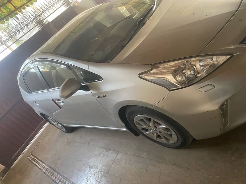 Toyota Prius Alpha 2014 4