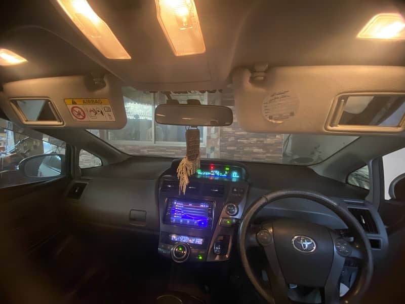 Toyota Prius Alpha 2014 15