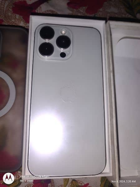 iPhone 15 pro max white dulhan jv 256gb 1