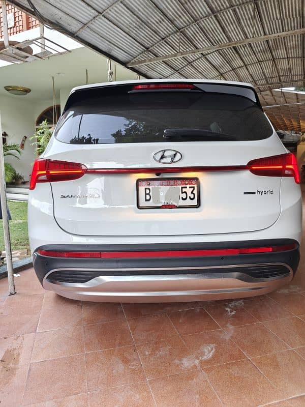 Hyundai Santa Fe 2024 2300KM brand new scratchless 1