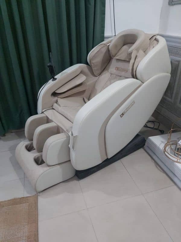 JC BUCKMAN IndulgeUs Full Body Massage Chair (Beige) 6