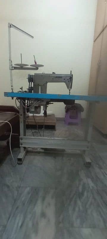 juki sewing machine good condition with frame and motor 1