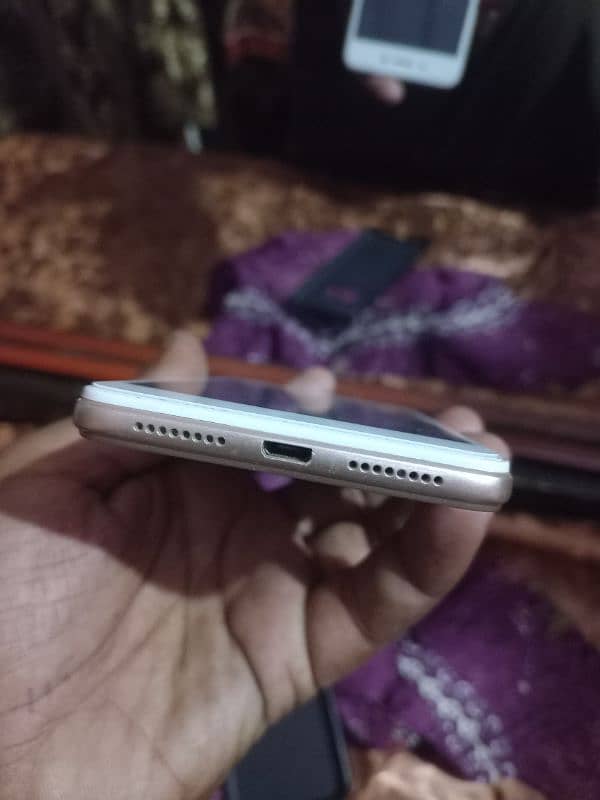 Oppo A37.1 Hand Used 0