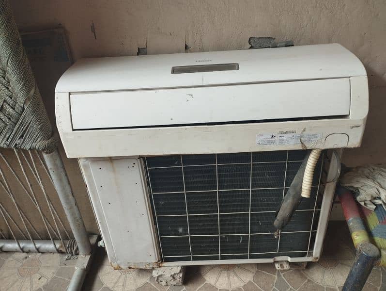 haier 1 ton AC 4