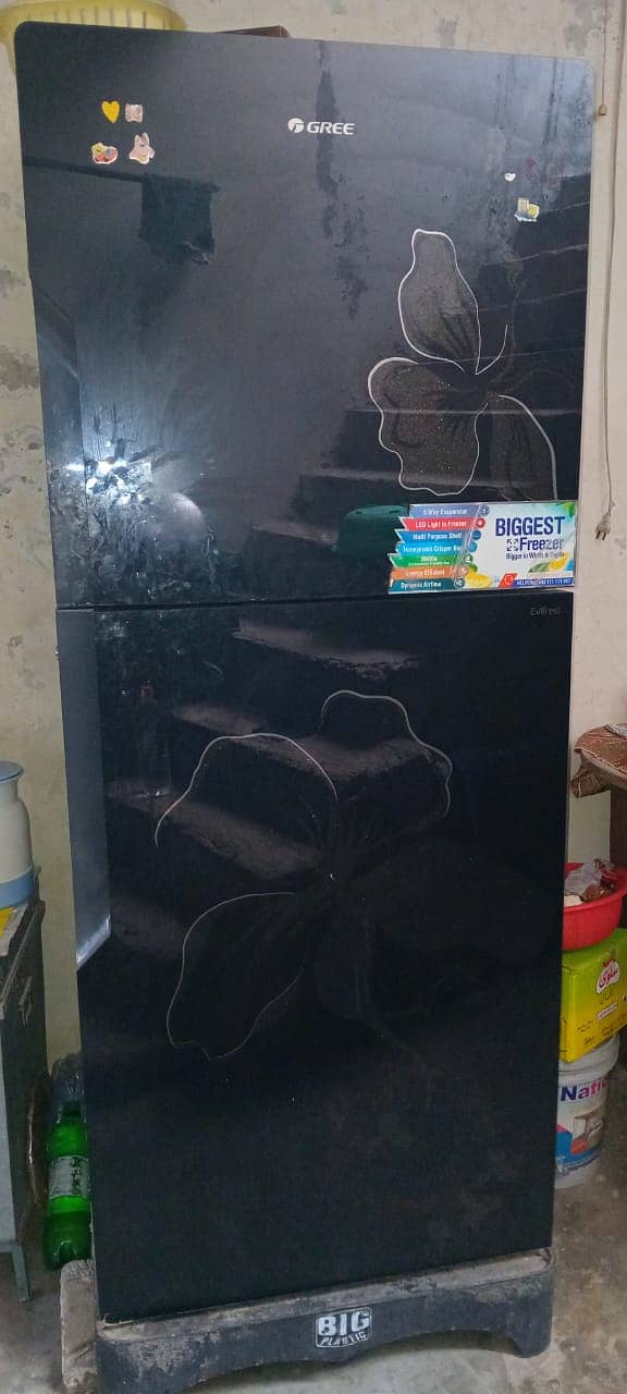 Gree Full size Refrigerator freezer 0