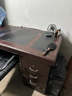 Excecutive Office table in best condition