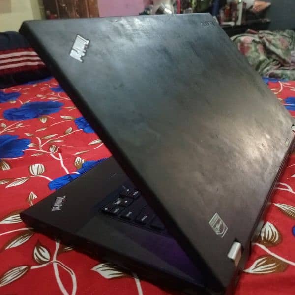 laptop screen ma pink. shade ha baki sab ok ha 4