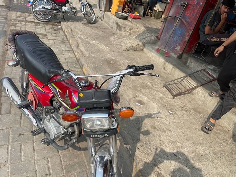 Honda 125 Red Color aeek dam saaf Khareedo oor chalao no tension 1