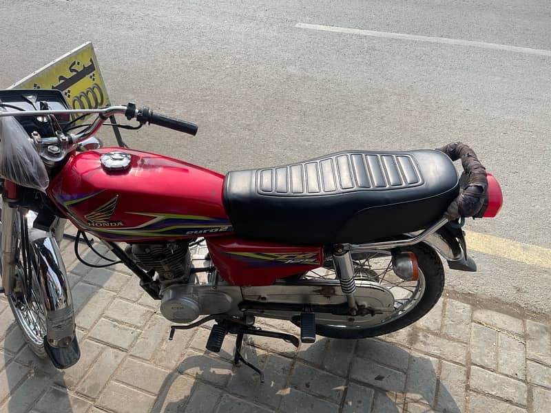 Honda 125 Red Color aeek dam saaf Khareedo oor chalao no tension 4