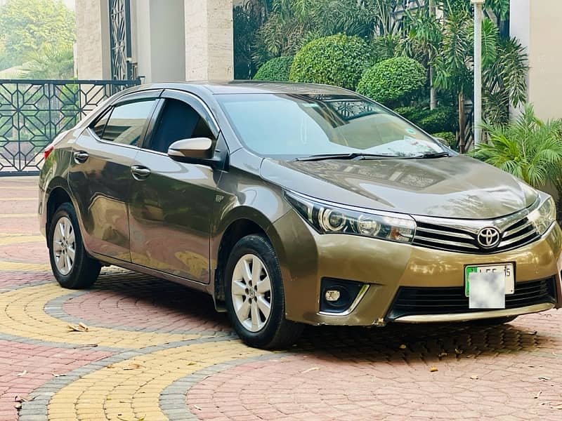 Toyota Altis Grande 2015 1