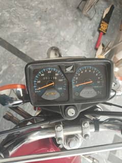 Honda 125 new condition. Total genuine with golden number.