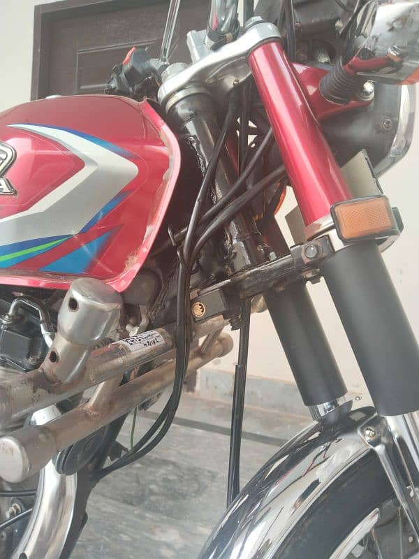 Honda 125 new condition. Total genuine with golden number. 8