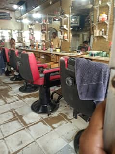 hair dressar ki zarorat hy. khana ,rehaish freee hy 03152936597