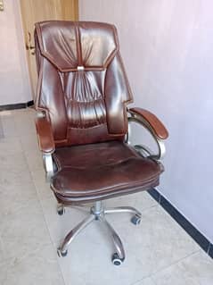 Executive Leather Office Chair – Stylish & Comfortable for Sale!