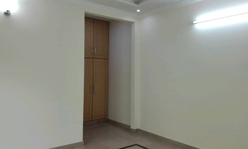 Get A 10 Marla House For rent In Bahria Town Phase 8 0