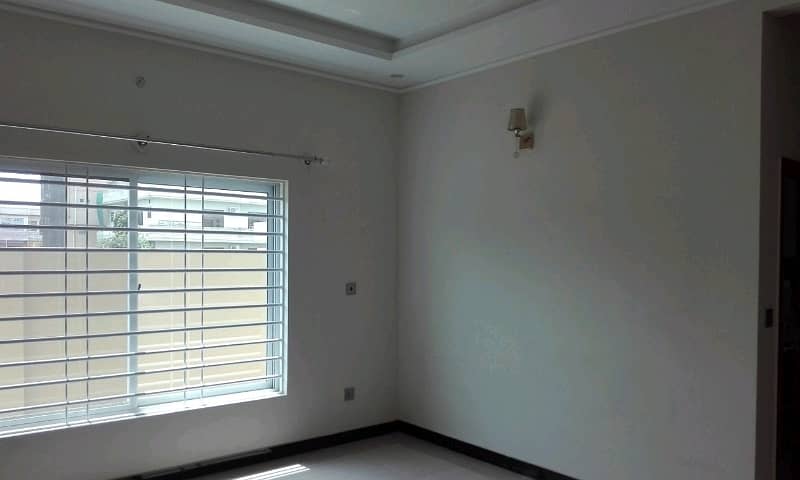 Get A 10 Marla House For rent In Bahria Town Phase 8 5