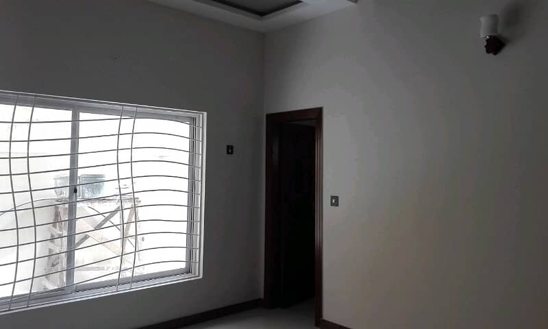 Get A 10 Marla House For rent In Bahria Town Phase 8 7