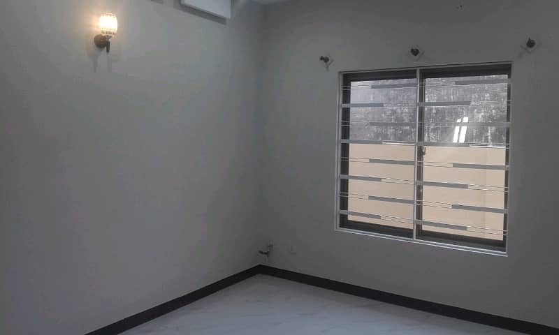 Get A 10 Marla House For rent In Bahria Town Phase 8 8