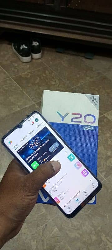 vivo y 20 with box and charger 0