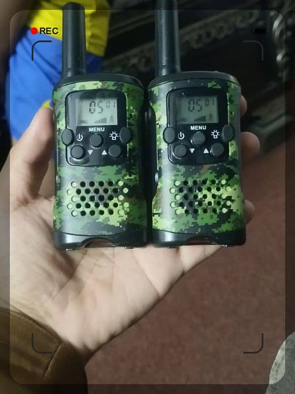 Assalam o Aliakum WALKIE TALKIES IS AVAILABLE IN QOOD QWALITY & QWANTY 0