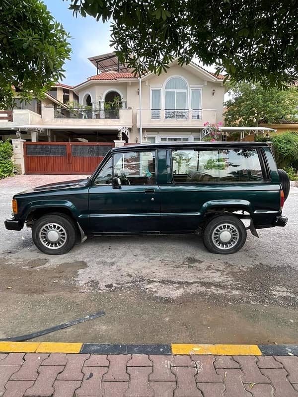 Isuzu Trooper 1986 4