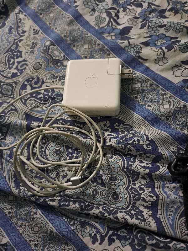 Macbook  Charger 1