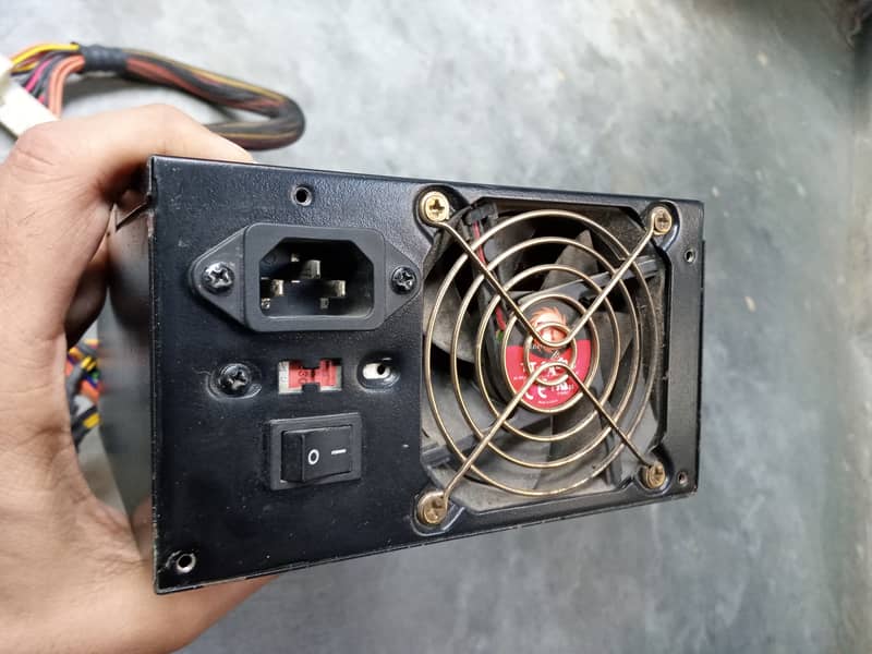 Thermaltake TR2 430 Watts Gaming Power Supply 2