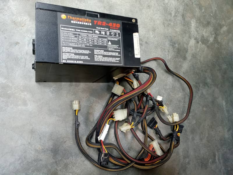 Thermaltake TR2 430 Watts Gaming Power Supply 7