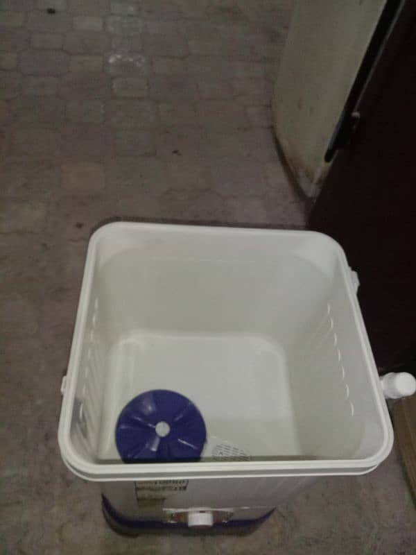 Asia washing machine small Saiz for sale good condition. 1