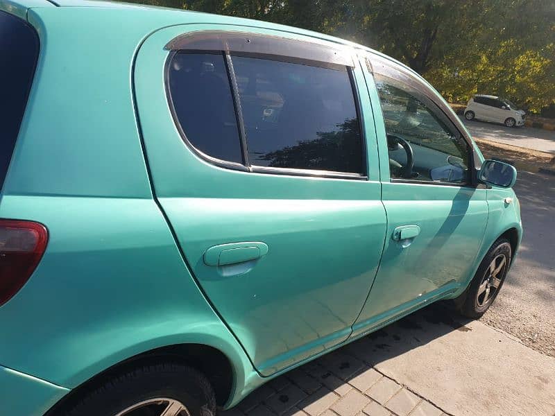 Toyota Vitz 2000 1