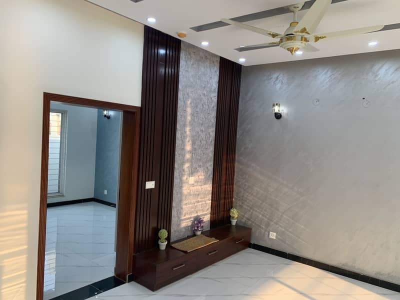 5 MARLA DOUBLE UNIT HOUSE BRAND NEW NEAR TO PARK IS AVAILABLE FOR SALE IN DHA PHASE 11 RAHBAR 5