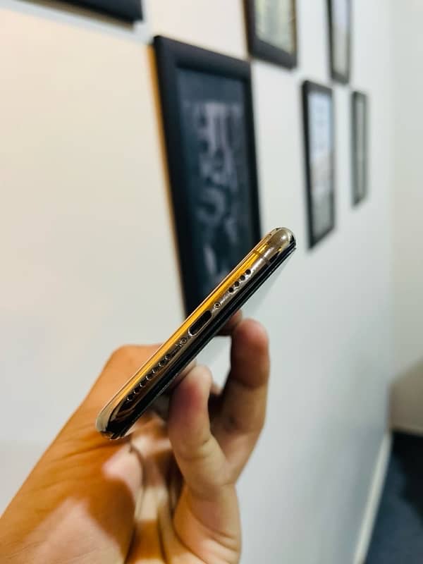 IPHONE XS MAX NON PTA FU SIM WORKING SINCE 4years 4