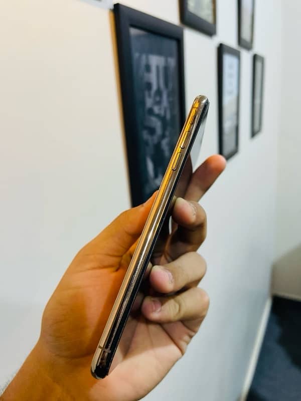 IPHONE XS MAX NON PTA FU SIM WORKING SINCE 4years 5