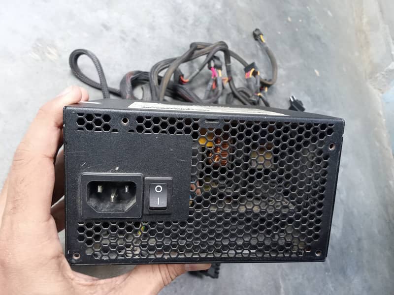 Corsair CX-400 Watts—80 PLUS® Certified Power Supply 4