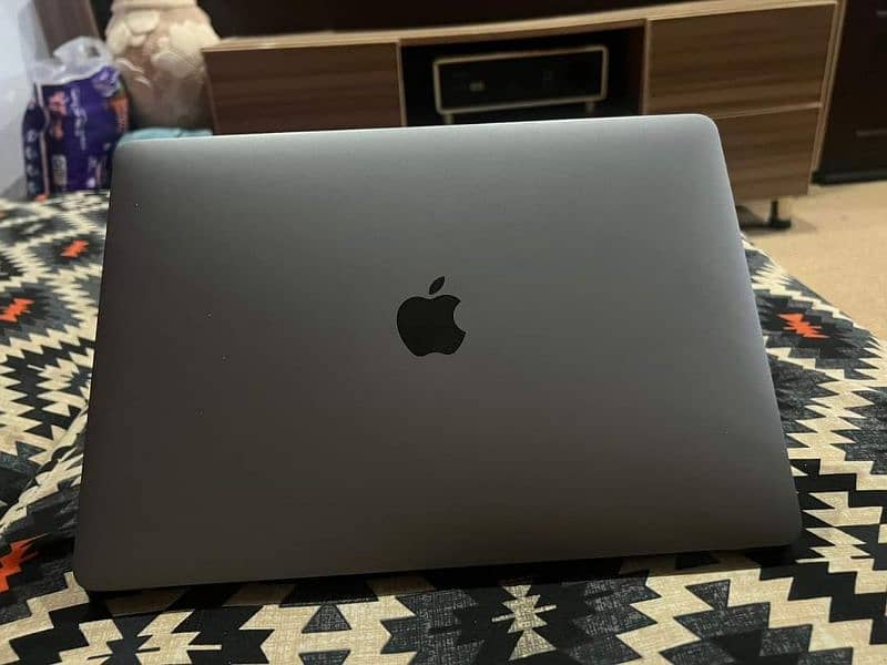 macbook 13 inch Core i7 11