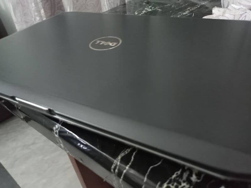 Dell Latitude 2nd Gen i3 1