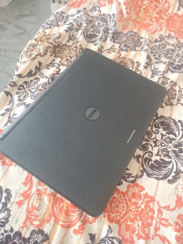 Dell 5th generation laptop 4gb ram 500gb HDD 4hr battery camera 3