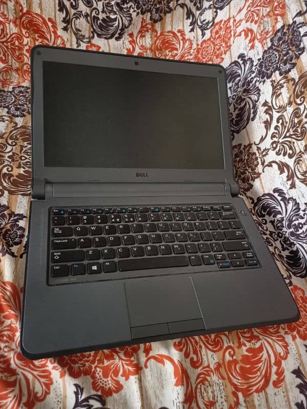 Dell 5th generation laptop 4gb ram 500gb HDD 4hr battery camera 4