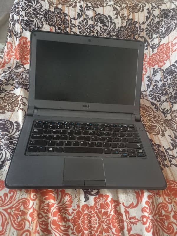 Dell 5th generation laptop 4gb ram 500gb HDD 4hr battery camera 5