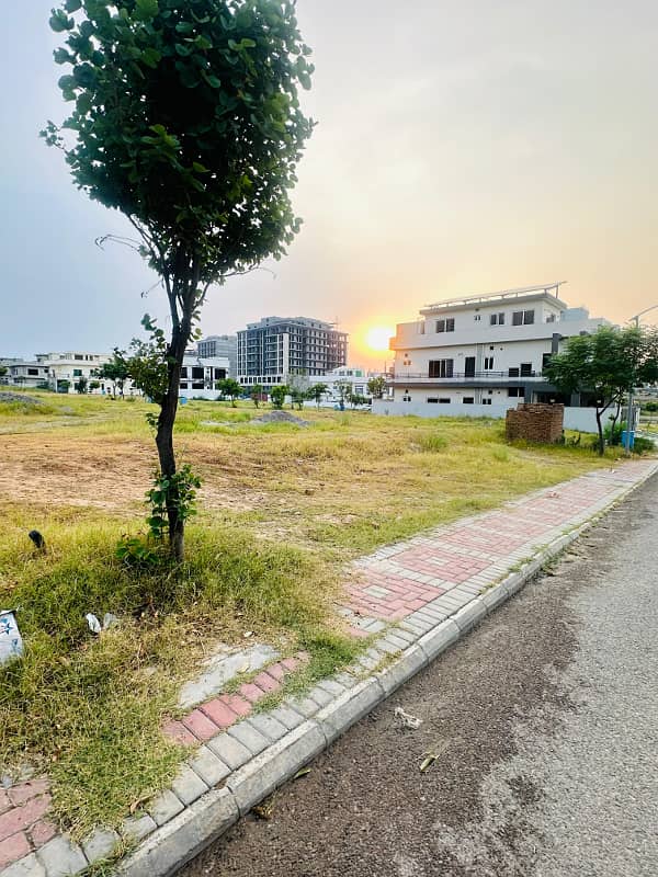 10 Marla Good Location Plot For Sale In Top City Block D 10