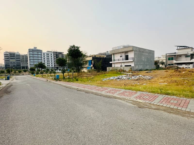 10 Marla Good Location Plot For Sale In Top City Block D 11