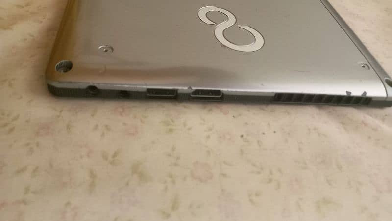 Fujitsu Q5712 window tablet 3