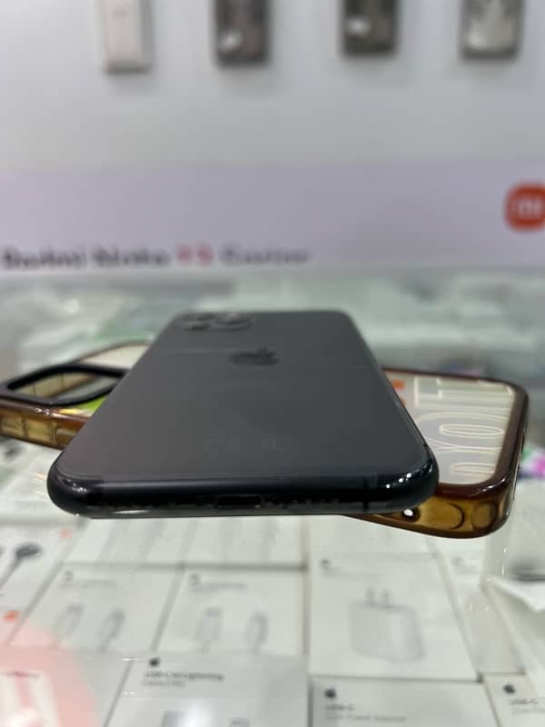 iPhone 11 pro 4