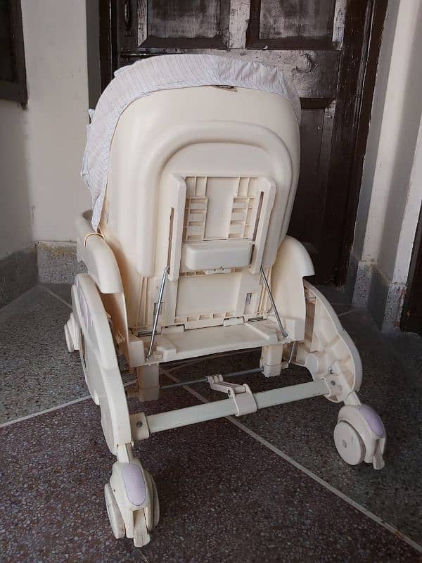 4 in one baby bed,with swing and chair used good condetion03006175679 4