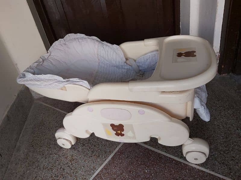 4 in one baby bed,with swing and chair used good condetion03006175679 7