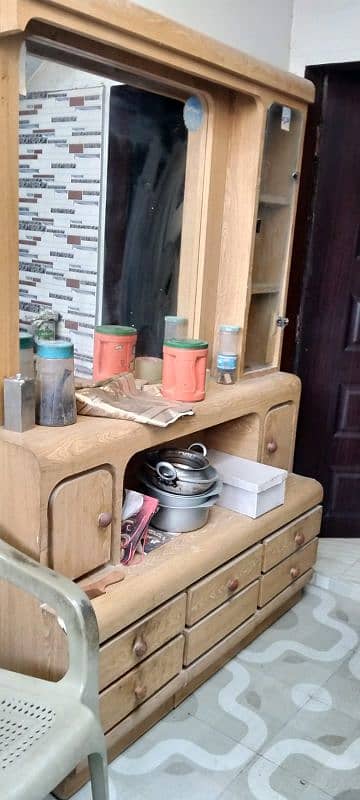 dressing table used (good condition) 0