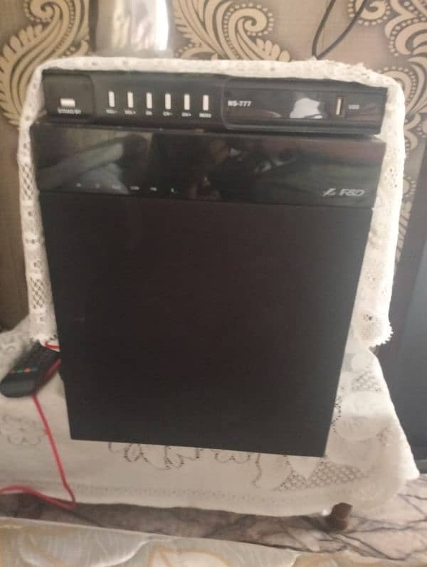 f&d tower speakers bilkul ok hai or brand new jaisy 0